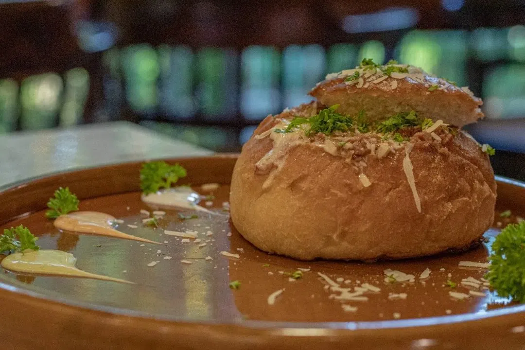 Lamb Met Bread Bowl
